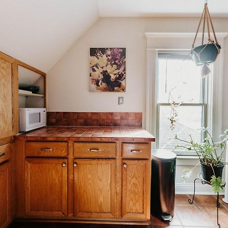 세인트폴 Retro Gem Box Victorian Steps From Irvine Park 아파트 외부 사진