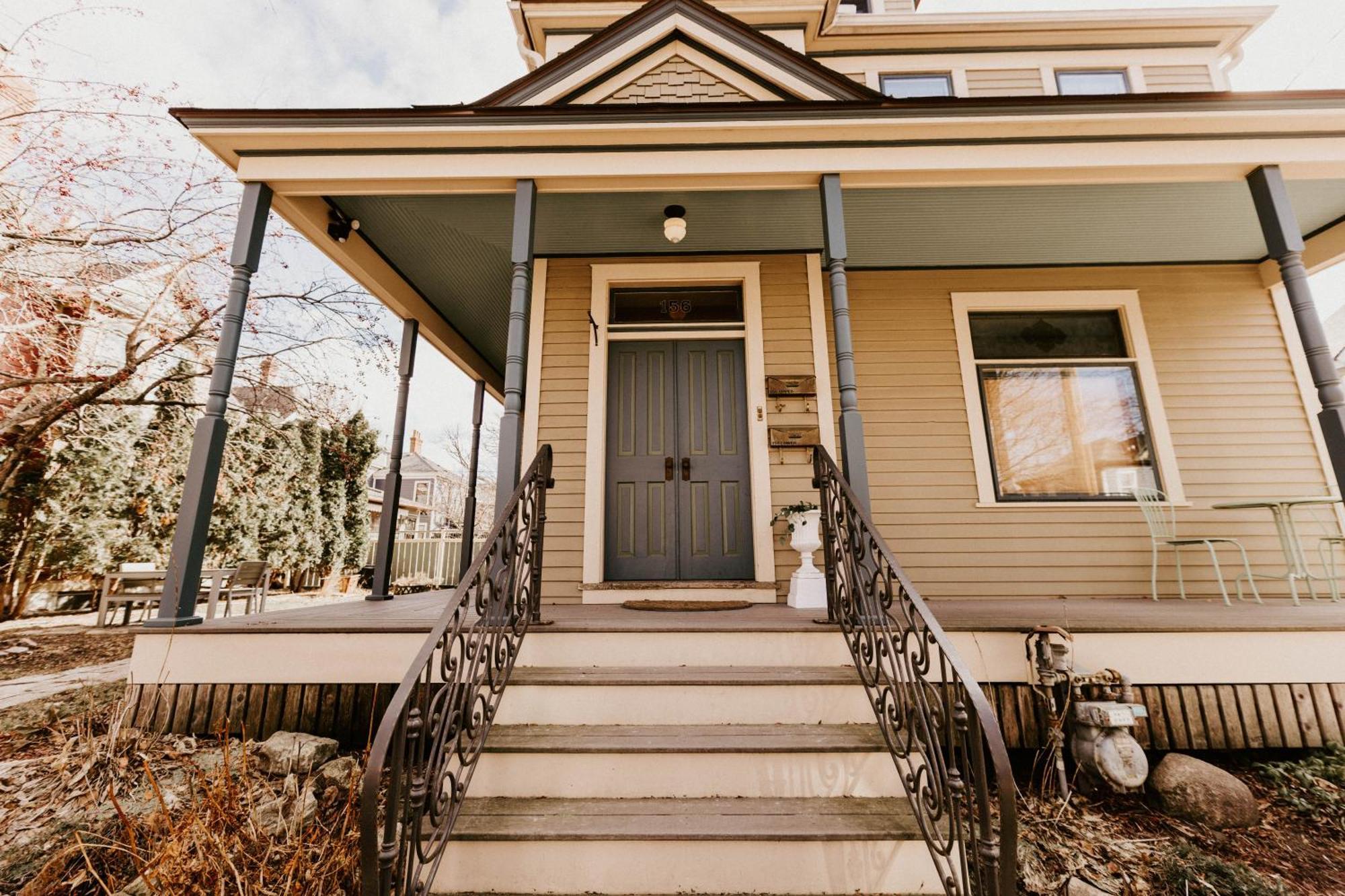 세인트폴 Retro Gem Box Victorian Steps From Irvine Park 아파트 외부 사진